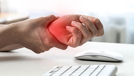 Carpal tunnel pain relief with chiropractic in Louisville